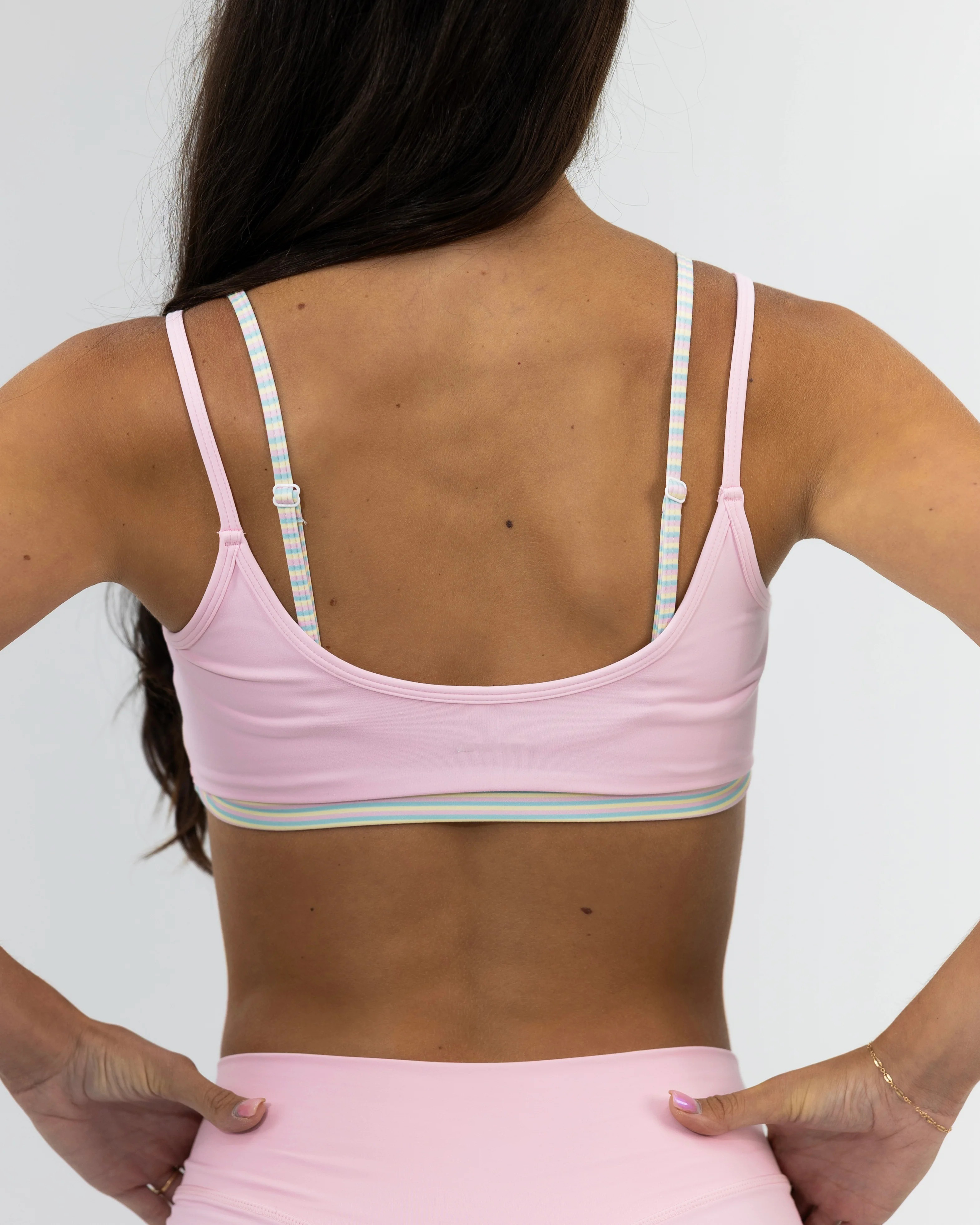 Custom Soft Sculpt Fabric Reversible Quick Dry ContrastDouble Layered Scoop Bra Built-in Shelf Bra Eco-Friendly Fitness Yoga Top