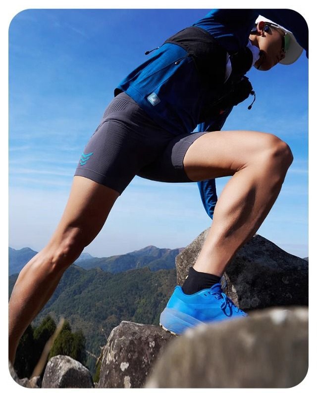 Men's Seamless Knit High Elastic Compression Running Shorts Breathable Mesh Athletic Tights for Gym Training